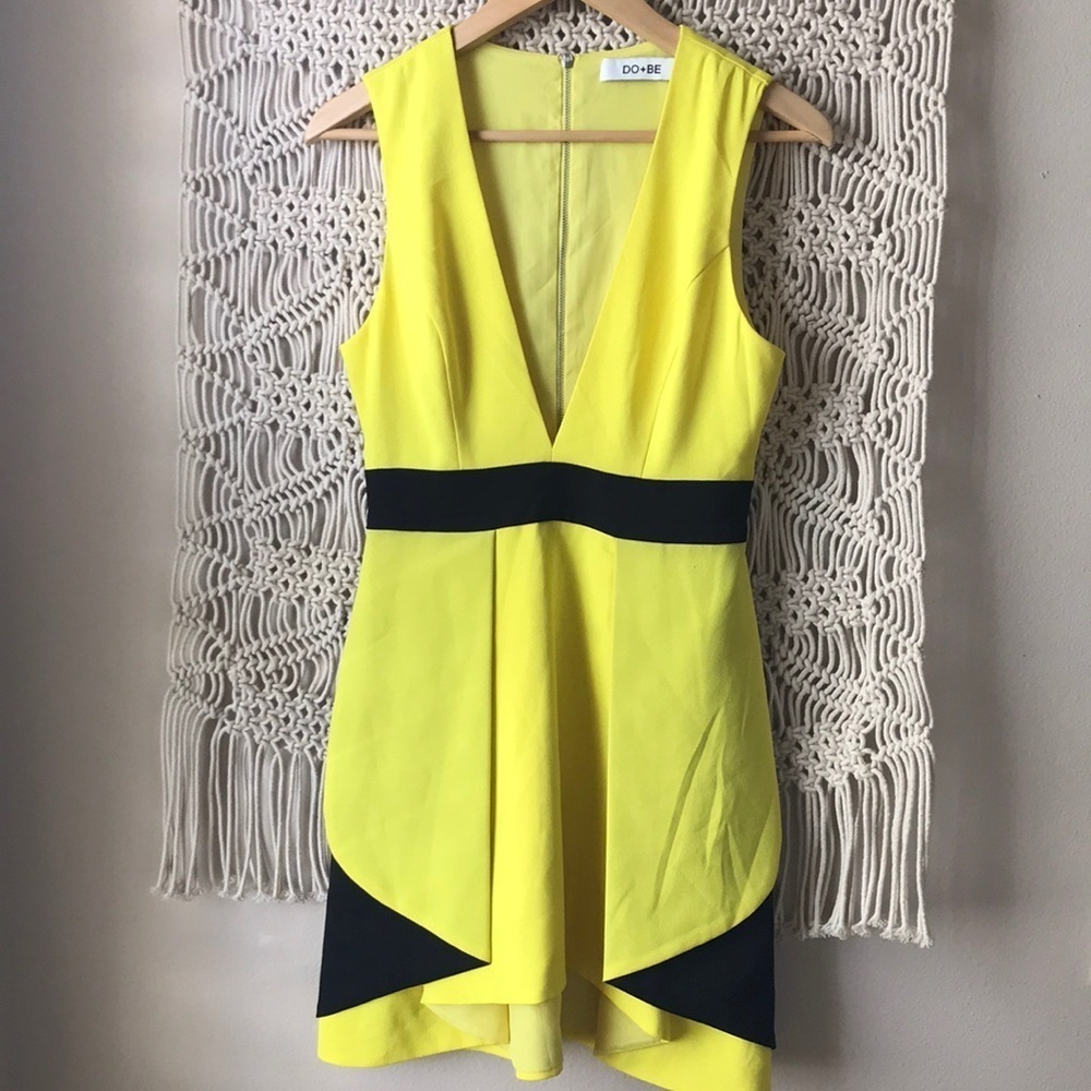 DO+BE plunge neck yellow & black flared dress sz S